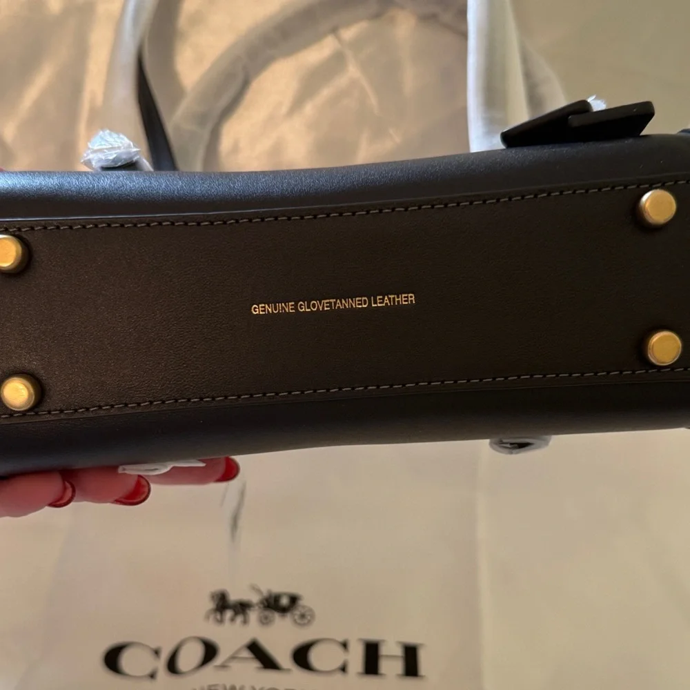 🖤🤎Coach NWT Black Swing Zip Shoulder Bag 20 with Brass Hardware - Picture 6 of 8